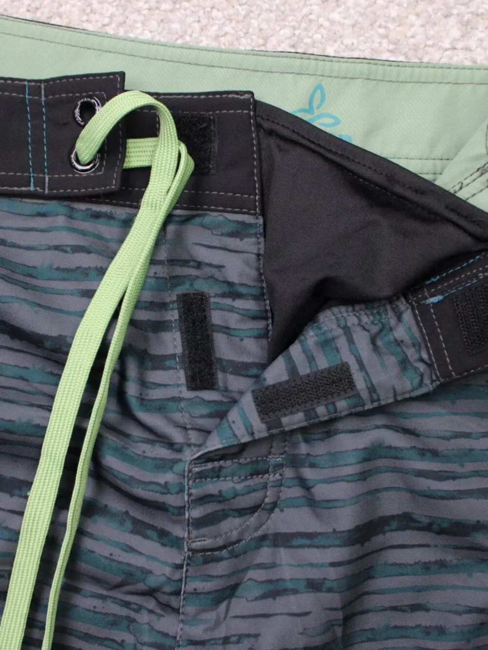 Prana Linear Board Shorts Mens 36 Green/Blue Striped 10